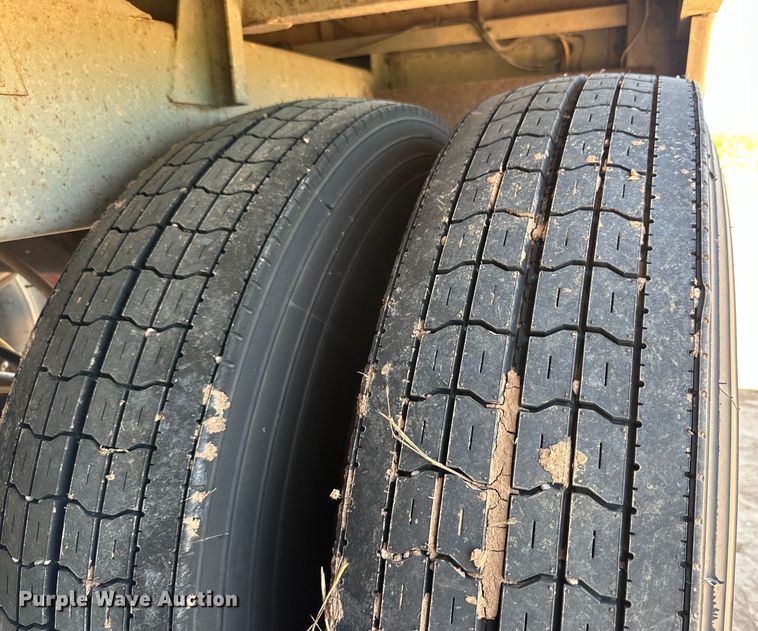 image for item DK6690 1993 Wilson DWH-200 grain trailer