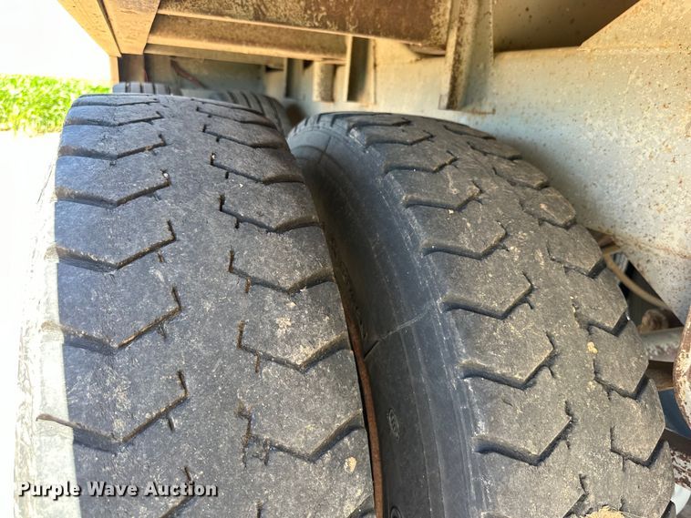 image for item DK6690 1993 Wilson DWH-200 grain trailer