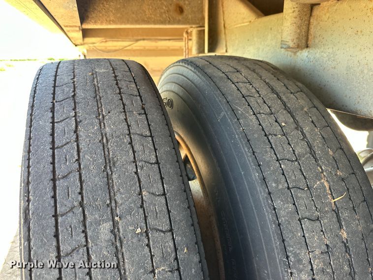 image for item DK6690 1993 Wilson DWH-200 grain trailer