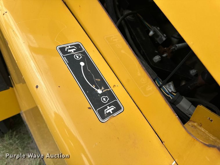 image for item DK6698 2017 Vermeer BC1500 wood chipper