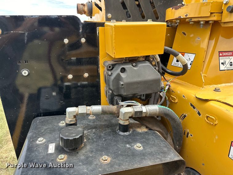 image for item DK6698 2017 Vermeer BC1500 wood chipper