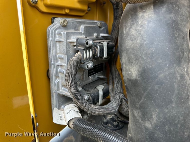 image for item DK6698 2017 Vermeer BC1500 wood chipper