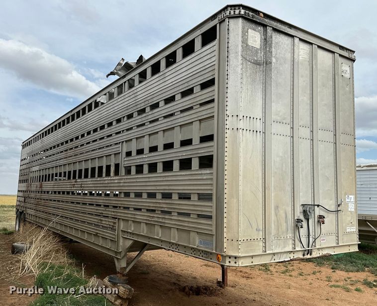 image for item DK6877 1977 Barrett livestock trailer