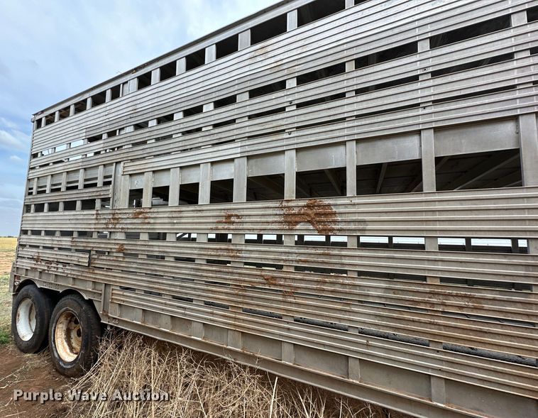image for item DK6877 1977 Barrett livestock trailer