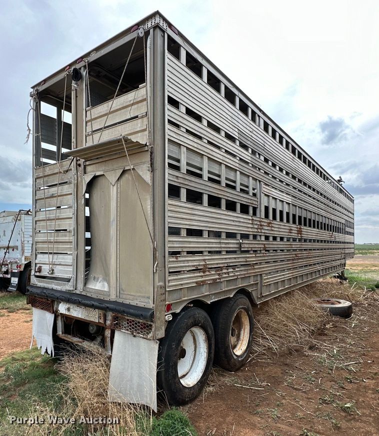 image for item DK6877 1977 Barrett livestock trailer
