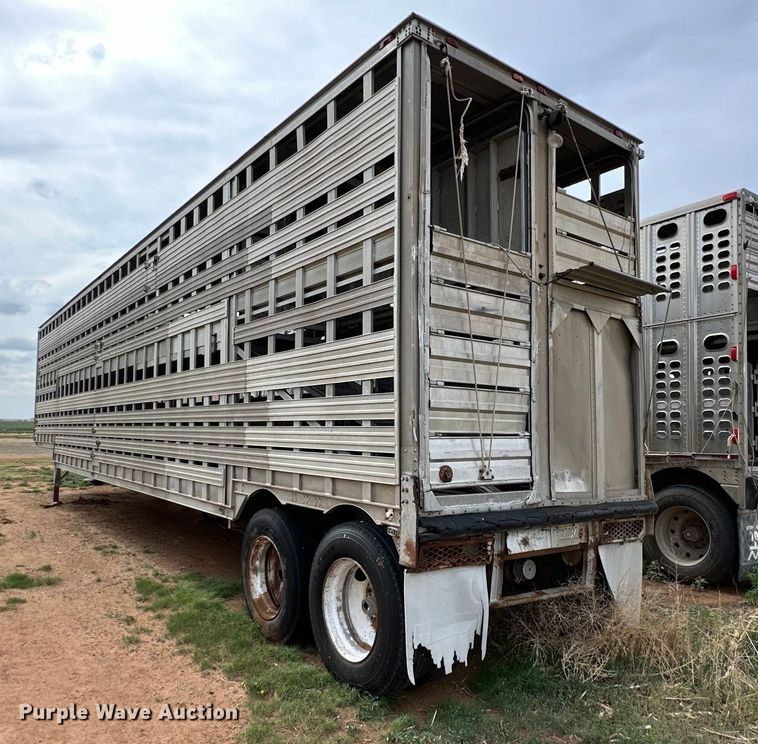 image for item DK6877 1977 Barrett livestock trailer