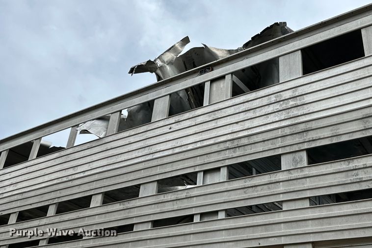 image for item DK6877 1977 Barrett livestock trailer