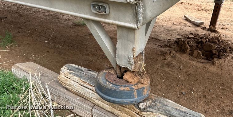 image for item DK6877 1977 Barrett livestock trailer