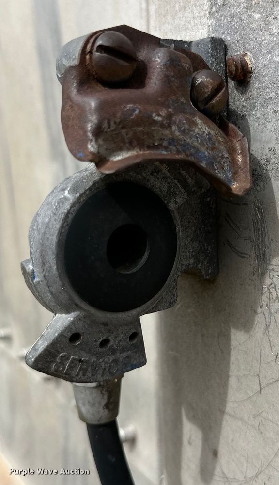 image for item DK6877 1977 Barrett livestock trailer