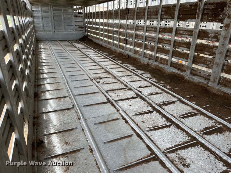 image for item DK6877 1977 Barrett livestock trailer