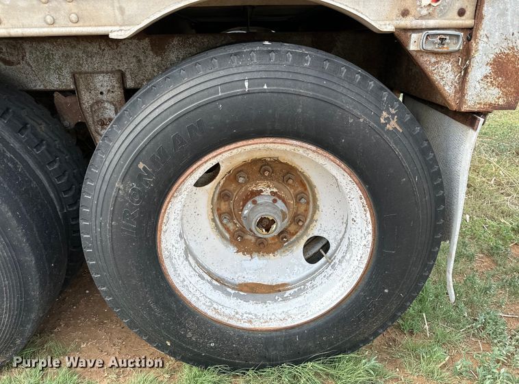 image for item DK6877 1977 Barrett livestock trailer