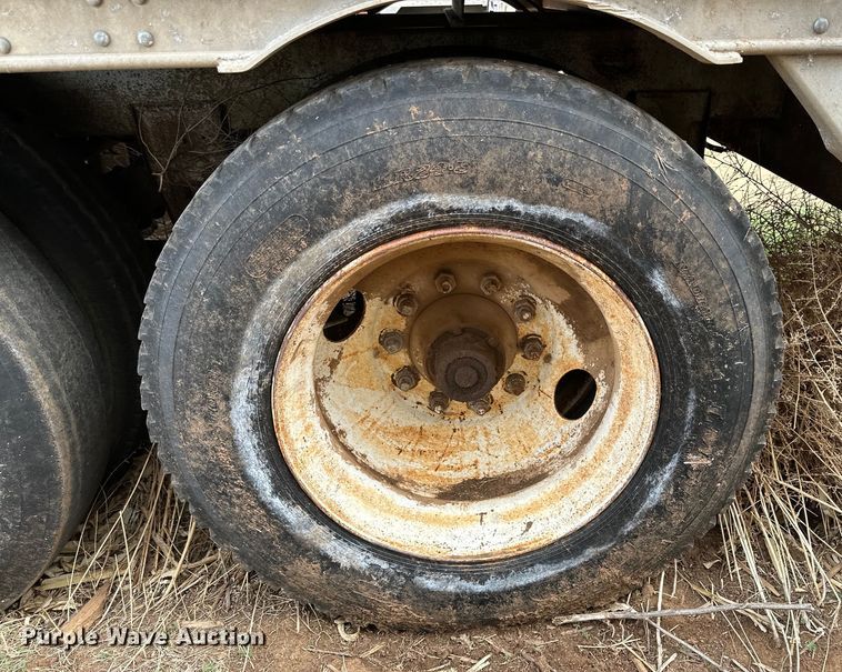image for item DK6877 1977 Barrett livestock trailer