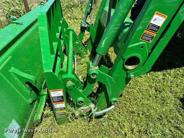 image for item DO6960 2015 John Deere  5075E MFWD tractor