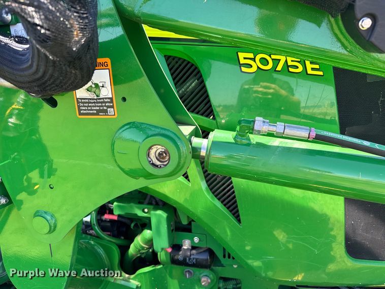 image for item DO6960 2015 John Deere  5075E MFWD tractor