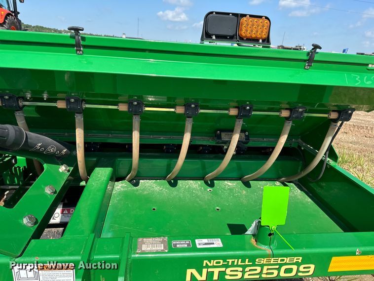image for item DO6966 2019 Great Plains NTS2509 no-till seeder