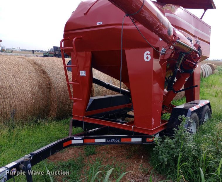 image for item DP1198 2022 Patriot 220 seed tender