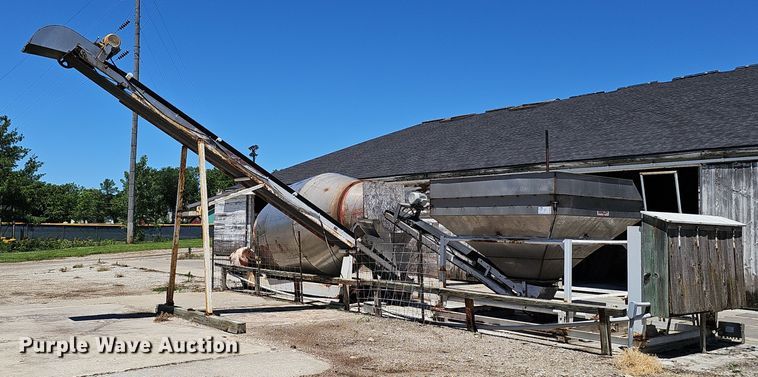 image for item DP6459 Binkley fertilizer mixer