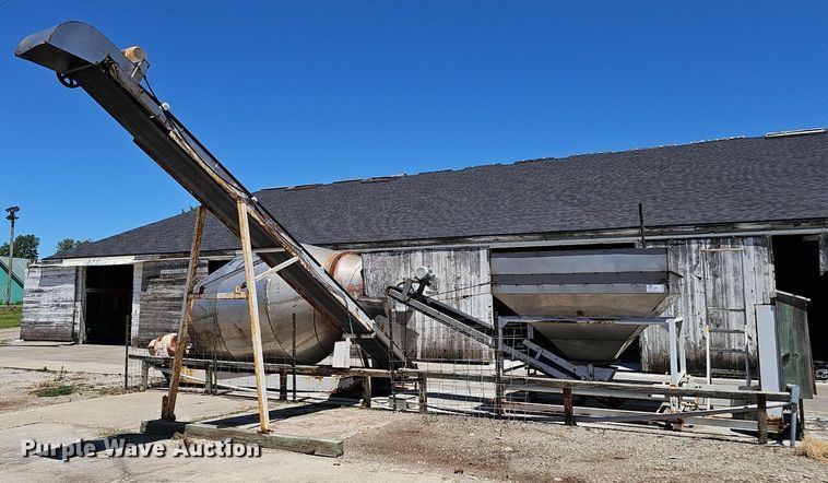 image for item DP6459 Binkley fertilizer mixer