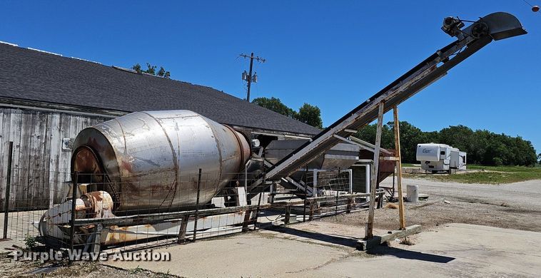 image for item DP6459 Binkley fertilizer mixer