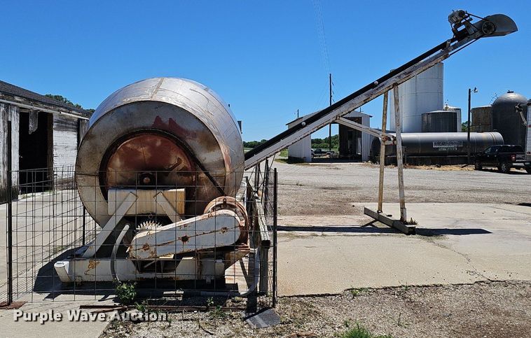 image for item DP6459 Binkley fertilizer mixer