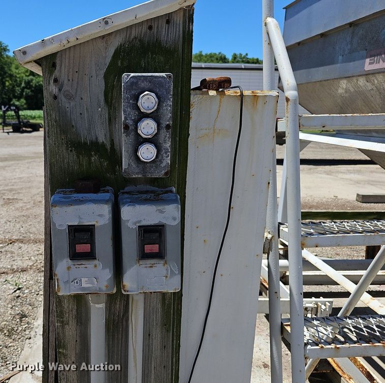 image for item DP6459 Binkley fertilizer mixer