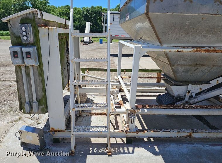 image for item DP6459 Binkley fertilizer mixer