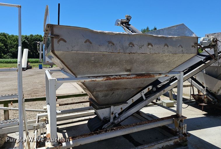 image for item DP6459 Binkley fertilizer mixer