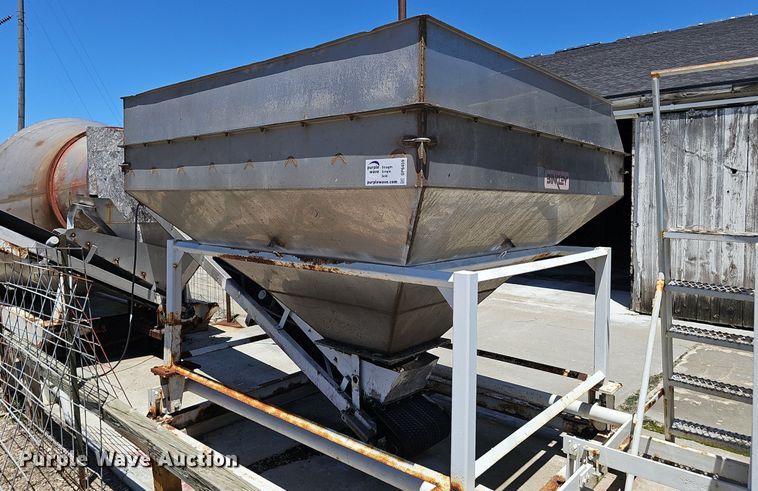 image for item DP6459 Binkley fertilizer mixer