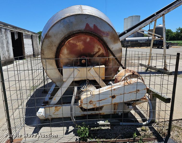 image for item DP6459 Binkley fertilizer mixer