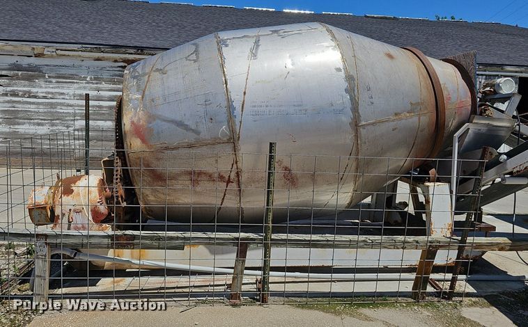 image for item DP6459 Binkley fertilizer mixer