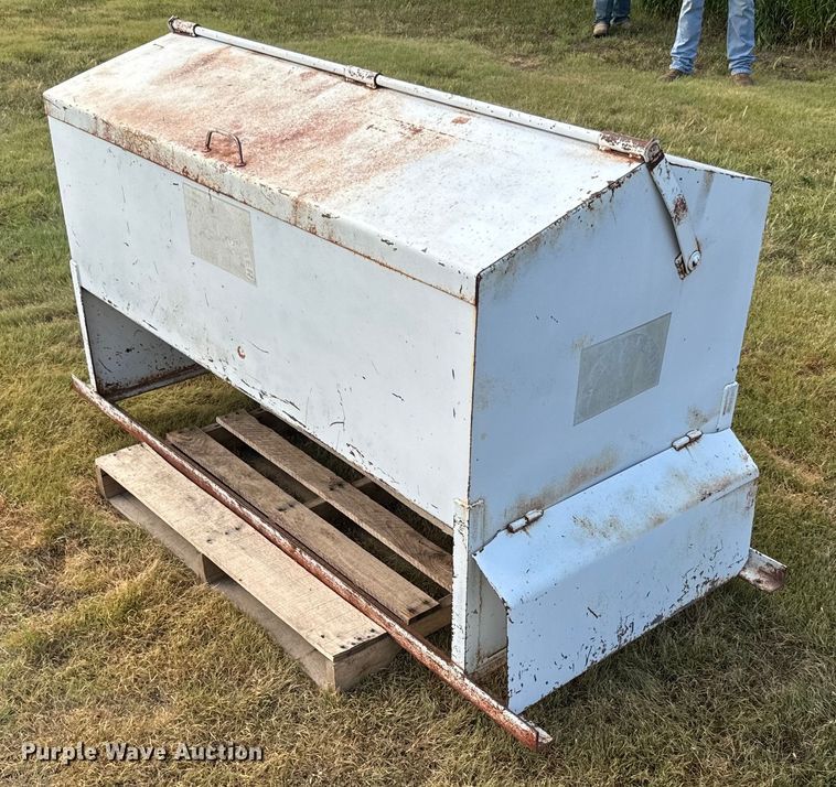 image for item DQ6823 Bar-Six cake feeder