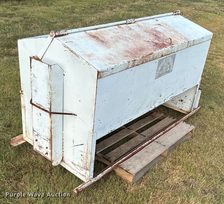 image for item DQ6823 Bar-Six cake feeder