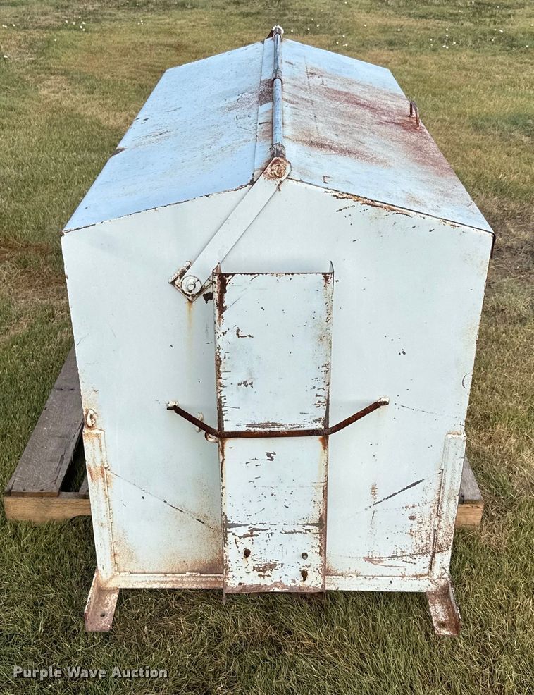 image for item DQ6823 Bar-Six cake feeder