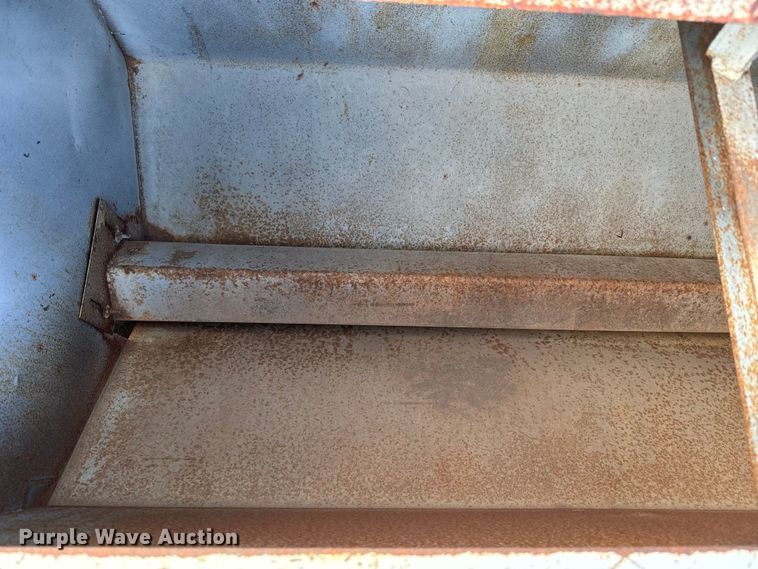 image for item DQ6823 Bar-Six cake feeder