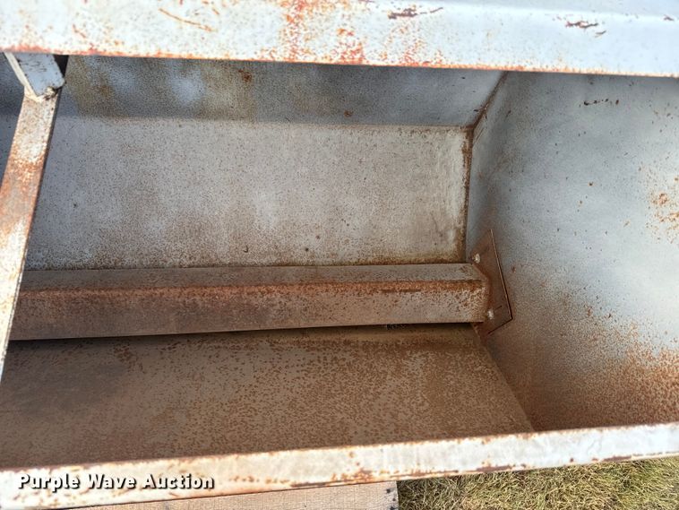 image for item DQ6823 Bar-Six cake feeder