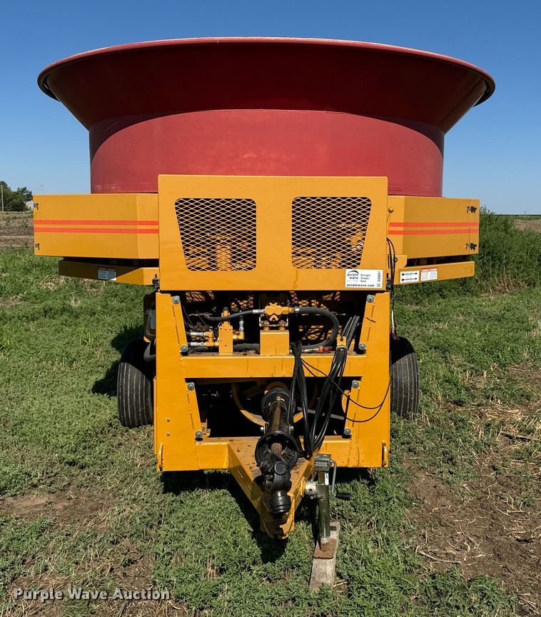 image for item DQ6841 HayBuster H1100 bale processor