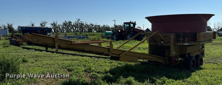 image for item DQ6841 HayBuster H1100 bale processor