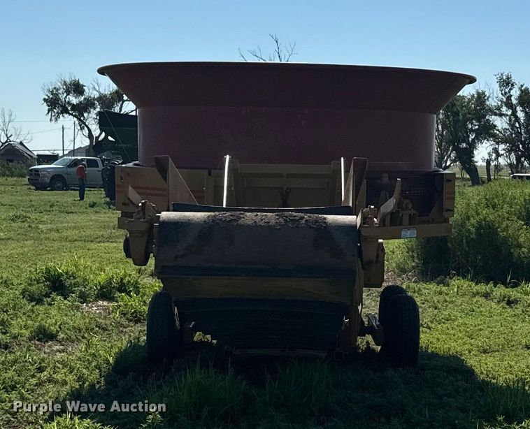 image for item DQ6841 HayBuster H1100 bale processor