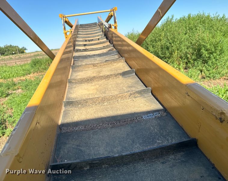 image for item DQ6841 HayBuster H1100 bale processor