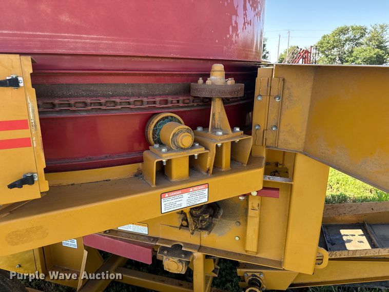 image for item DQ6841 HayBuster H1100 bale processor