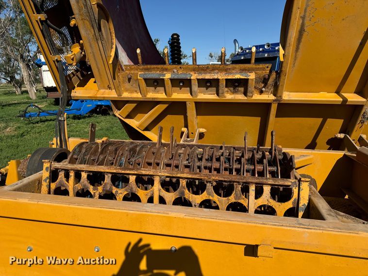 image for item DQ6841 HayBuster H1100 bale processor