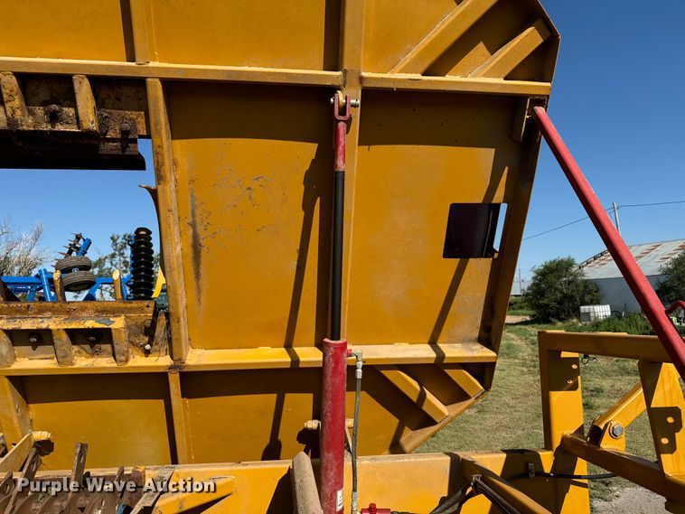 image for item DQ6841 HayBuster H1100 bale processor