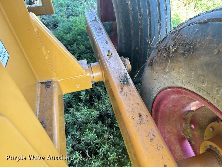 image for item DQ6841 HayBuster H1100 bale processor