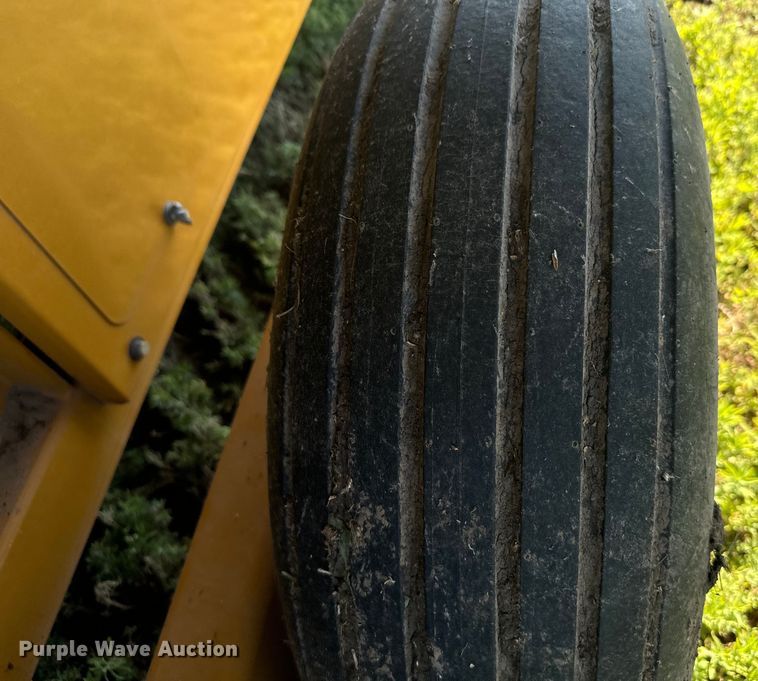 image for item DQ6841 HayBuster H1100 bale processor