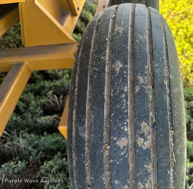 image for item DQ6841 HayBuster H1100 bale processor