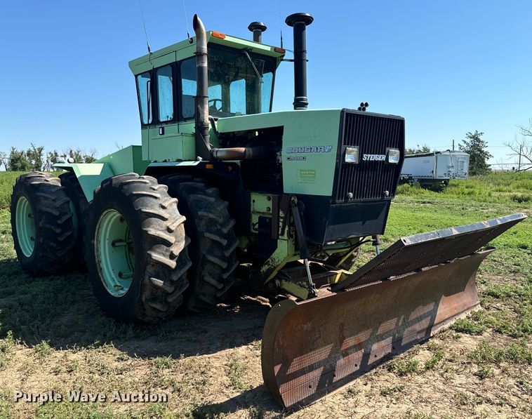 image for item DQ6844 1983 Steiger Cougar CM-280 4WD tractor