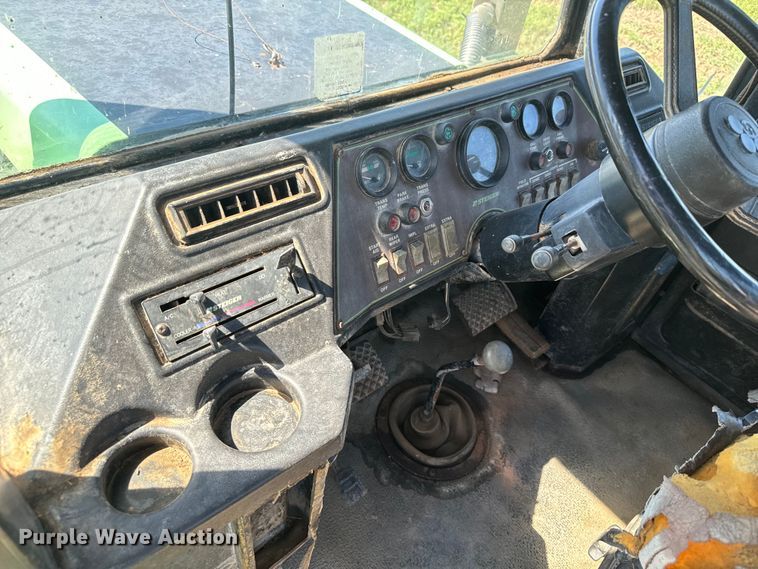 image for item DQ6844 1983 Steiger Cougar CM-280 4WD tractor