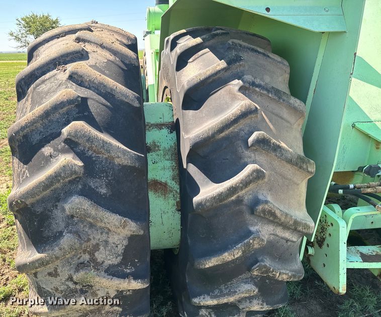 image for item DQ6844 1983 Steiger Cougar CM-280 4WD tractor