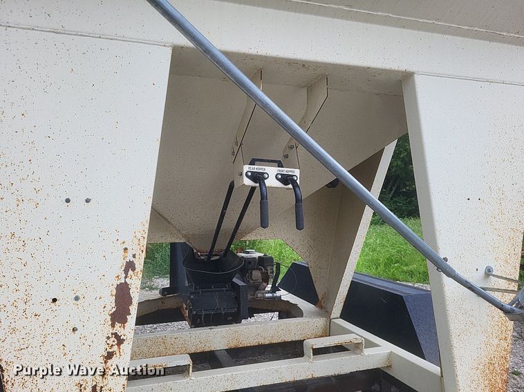 image for item DR4859 Friesen 240 seed tender