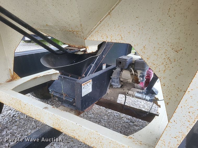 image for item DR4859 Friesen 240 seed tender